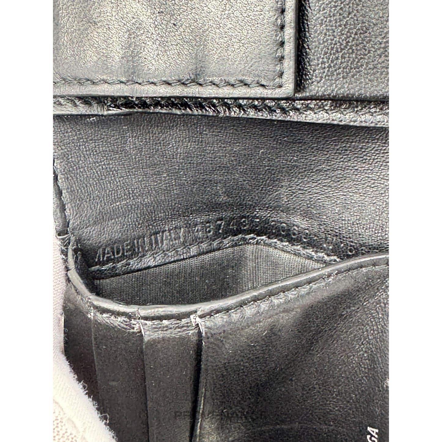 🔴 Balenciaga Logo Bifold Wallet - Black Leather