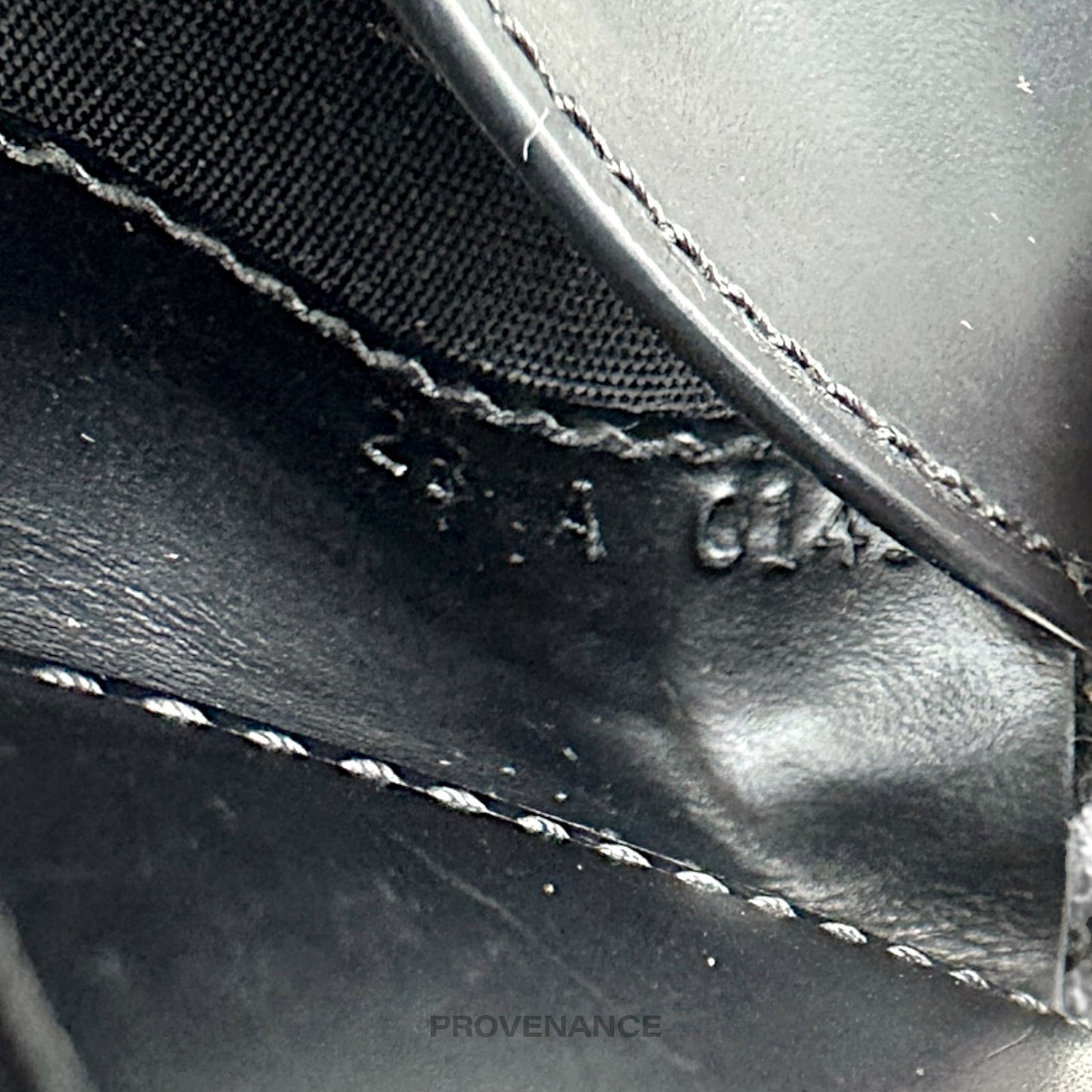 🔴 Givenchy Glow In The Dark 8CC Bifold Wallet - White Black