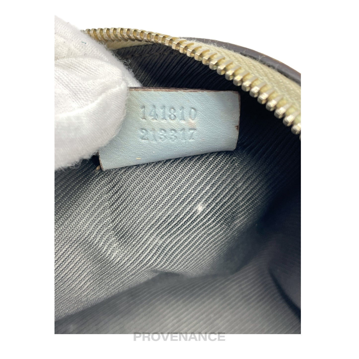 🔴 Gucci Zip Cosmetic Pouch - Powder Blue