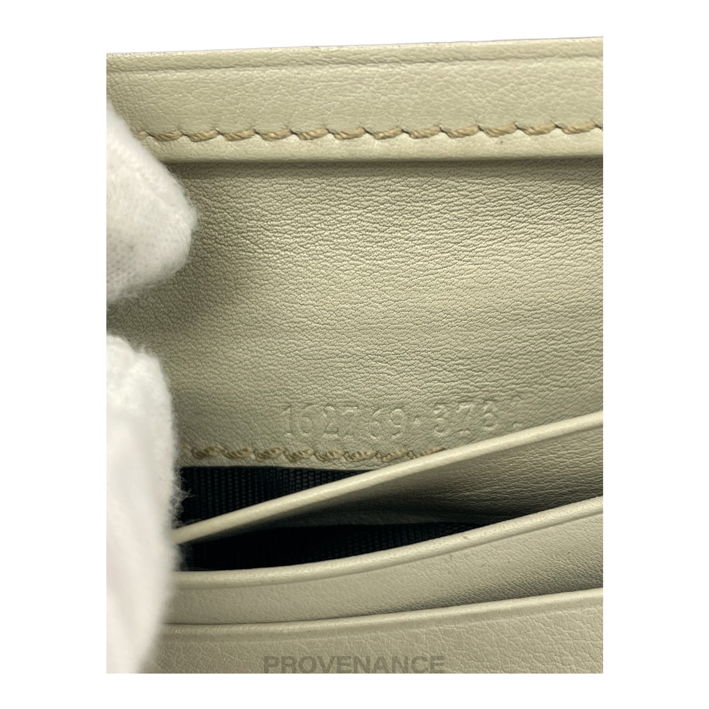 🔴 Gucci Card Wallet - Chalk Guccissima Leather with Bow